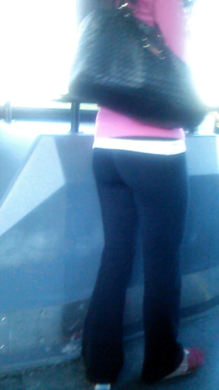 25P Voyeur - Legs and asses
