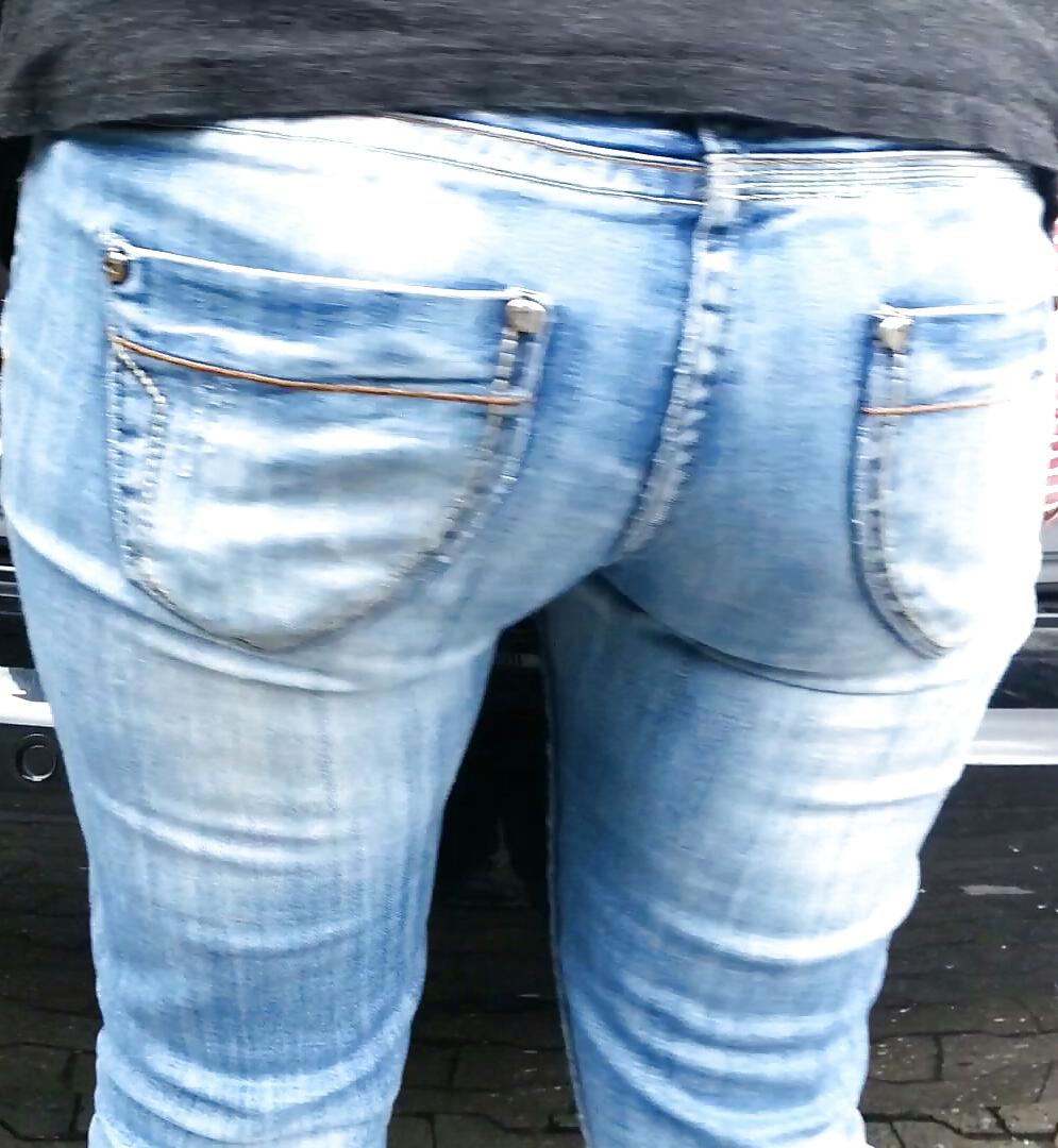 12P Der arsch meiner geilen arbeitskollegin