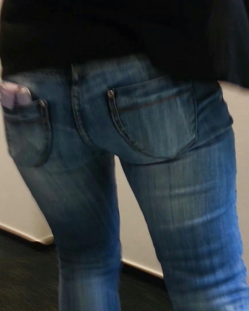 12P Der arsch meiner geilen arbeitskollegin