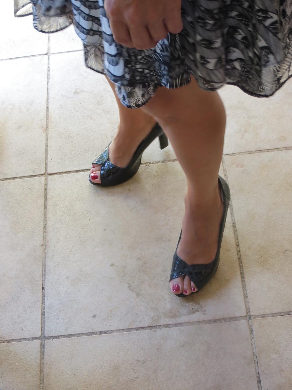 25P Ultimate sexy legs and feet