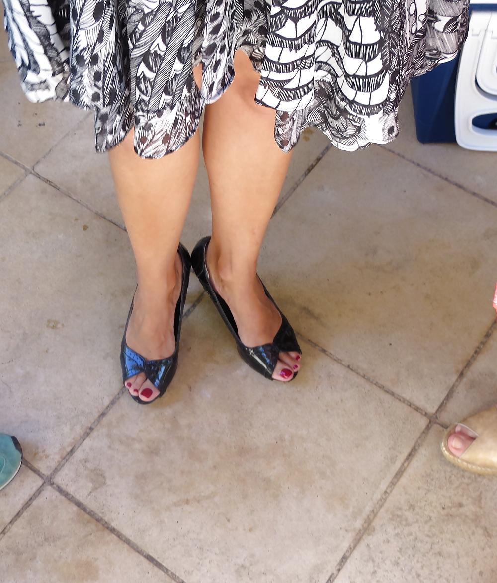 25P Ultimate sexy legs and feet