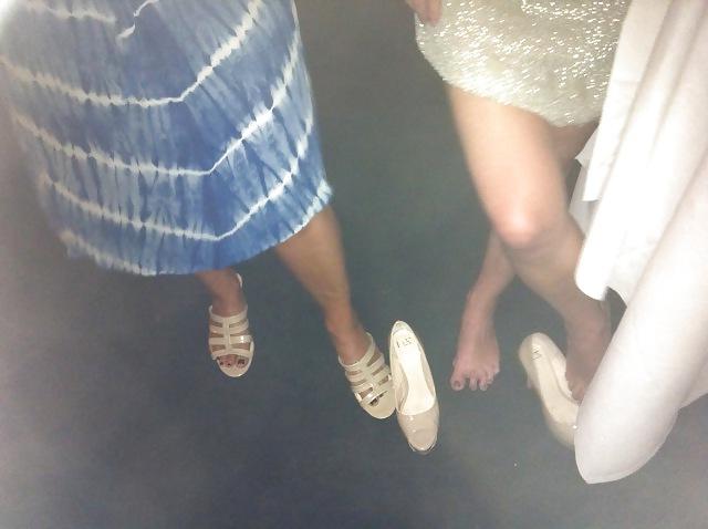 25P Ultimate sexy legs and feet