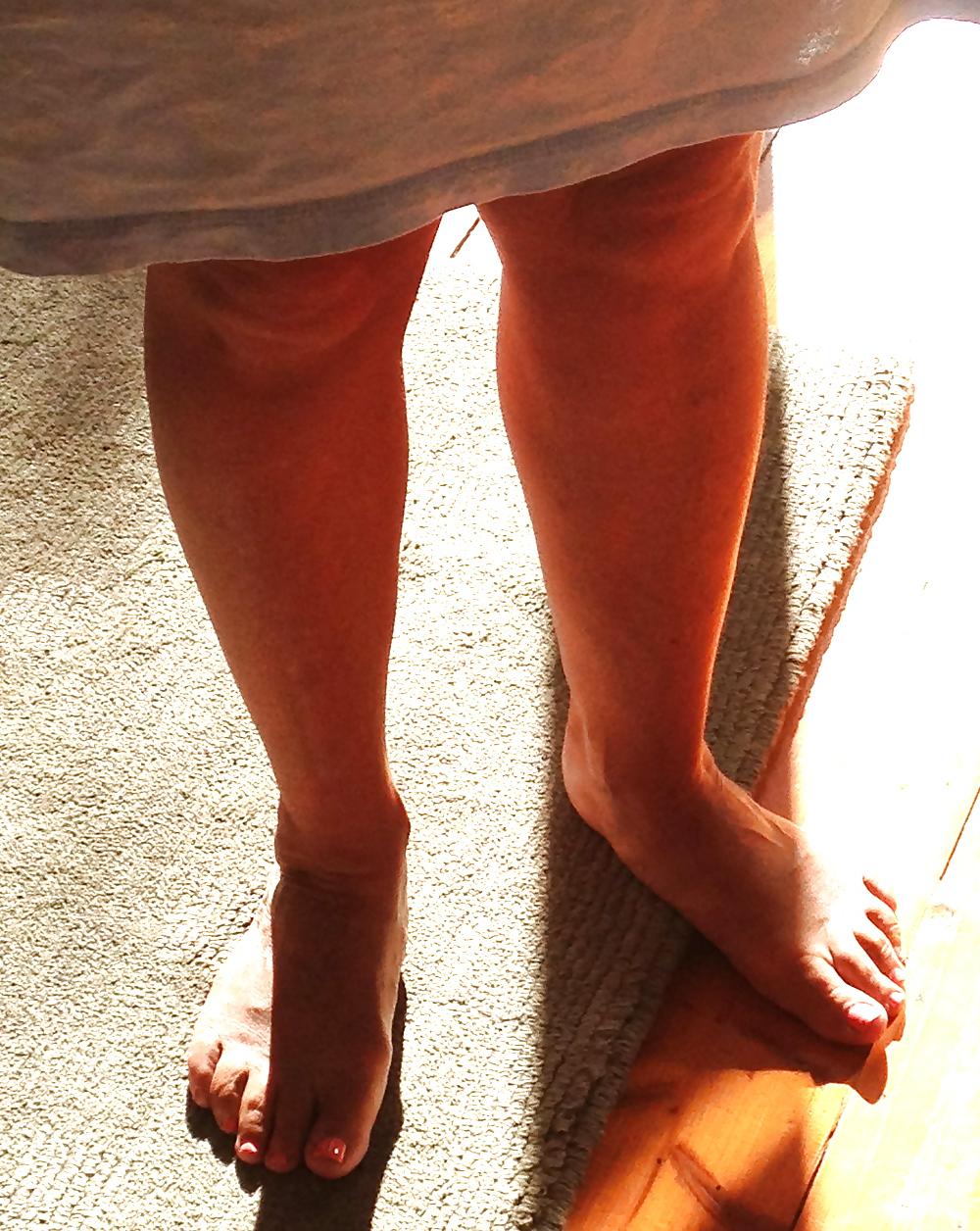 25P Ultimate sexy legs and feet
