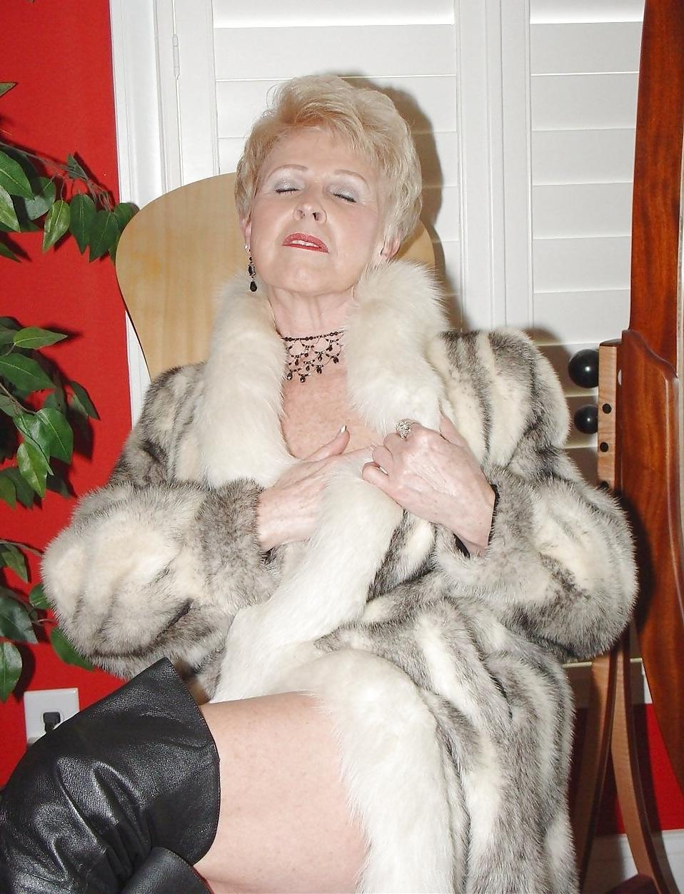 25P Goddesses mature in fur-1