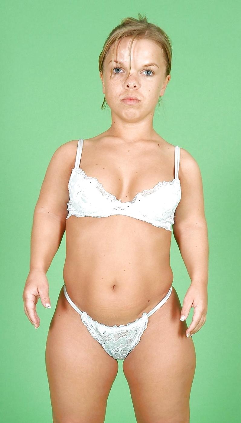 25P Midget Nude Posing