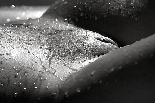 25P Tanned, tight, and totally trimmed vulvas!
