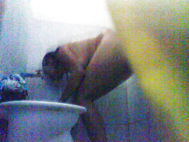 14P Voyeur shower