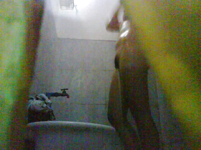 14P Voyeur shower