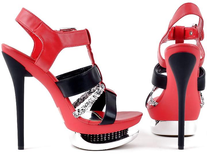 15P Shoe Closet