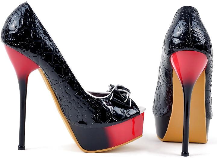 15P Shoe Closet