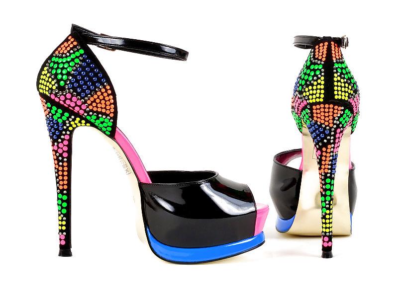 15P Shoe Closet