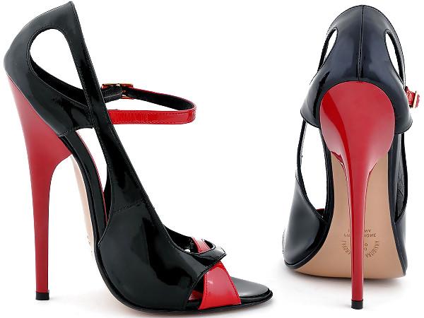 15P Shoe Closet