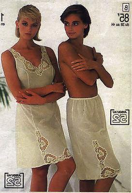 22P 2 or more women in slips