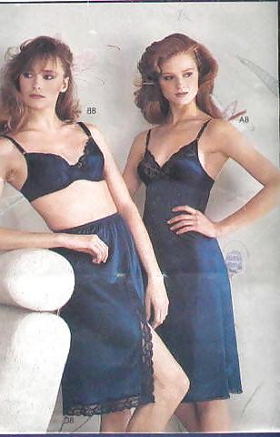 22P 2 or more women in slips