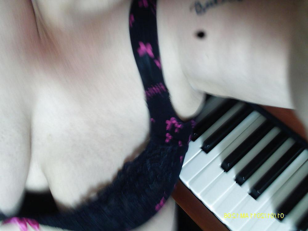 6P At home alone and horny 