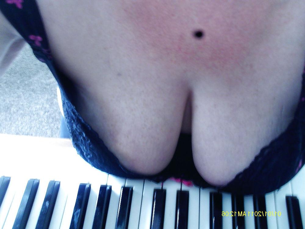 6P At home alone and horny 