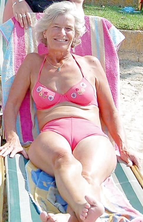 25P Fotze frisst Hose - cameltoe