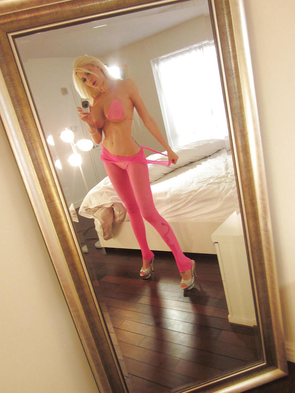 25P Bella: Fake Tit Cam Girl