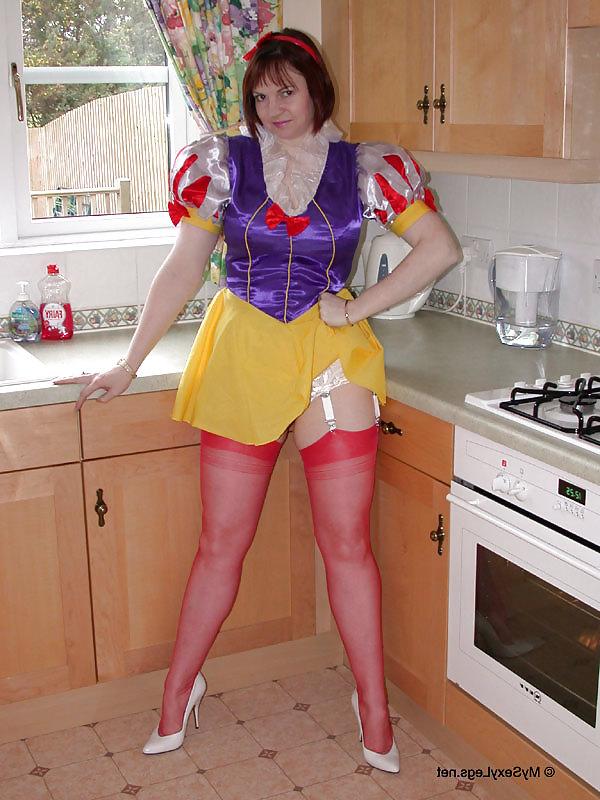 25P Milf 6 Snow White