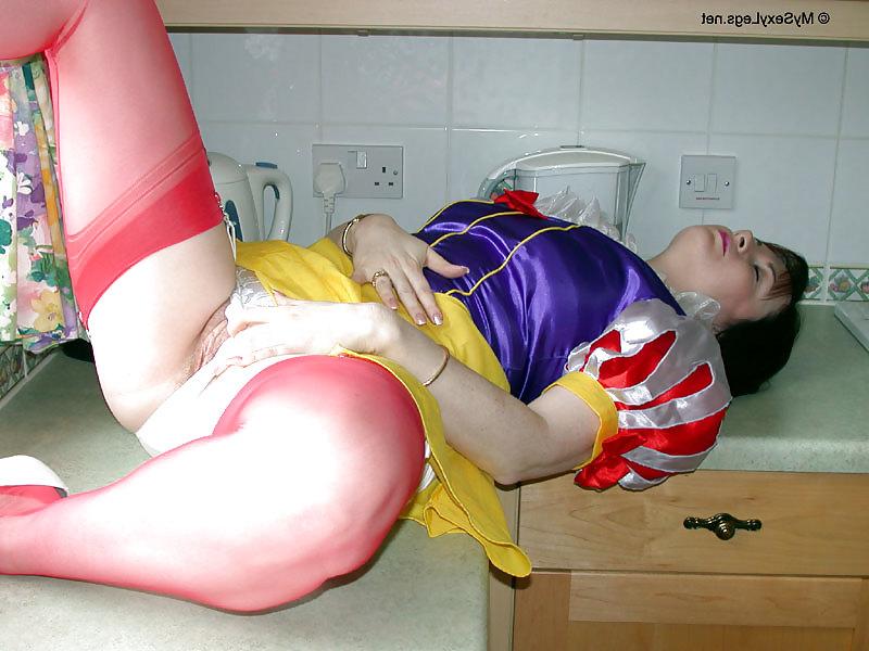 25P Milf 6 Snow White