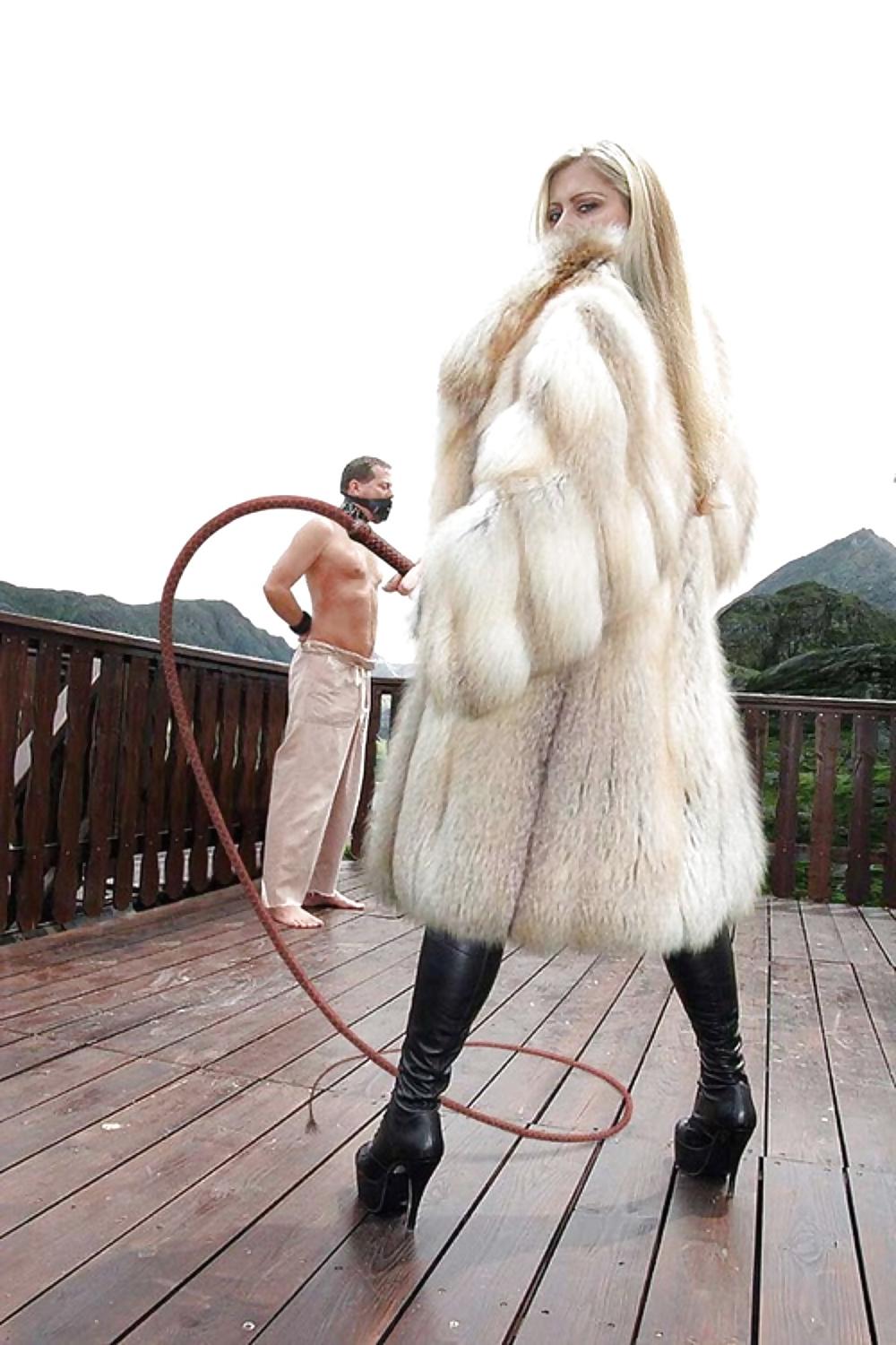 25P Women in fur 1