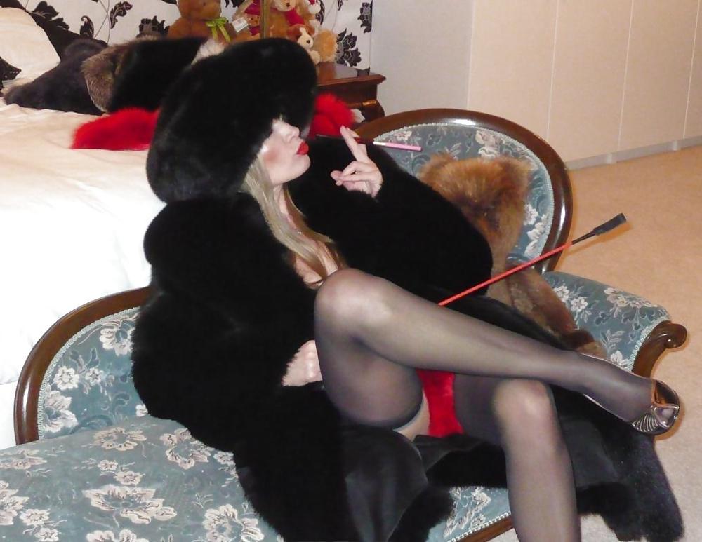 25P Women in fur 1