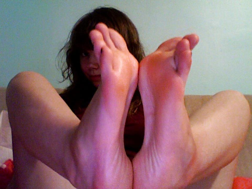 24P Amateur Girl Feet