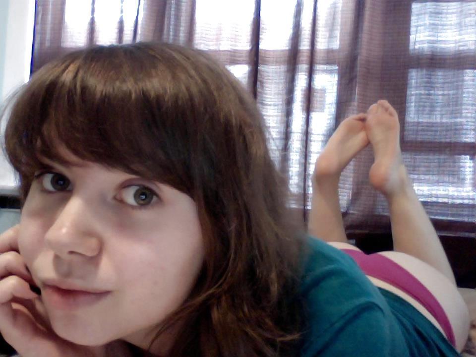 24P Amateur Girl Feet
