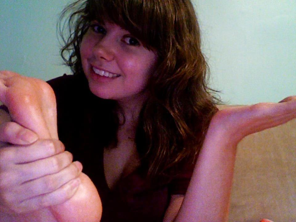 24P Amateur Girl Feet