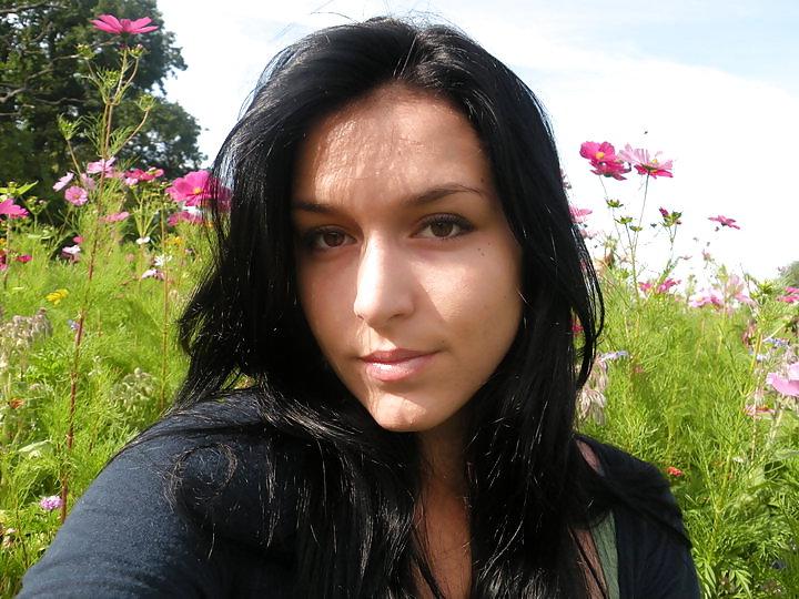 18P Cum or fake over Alice, please!!!
