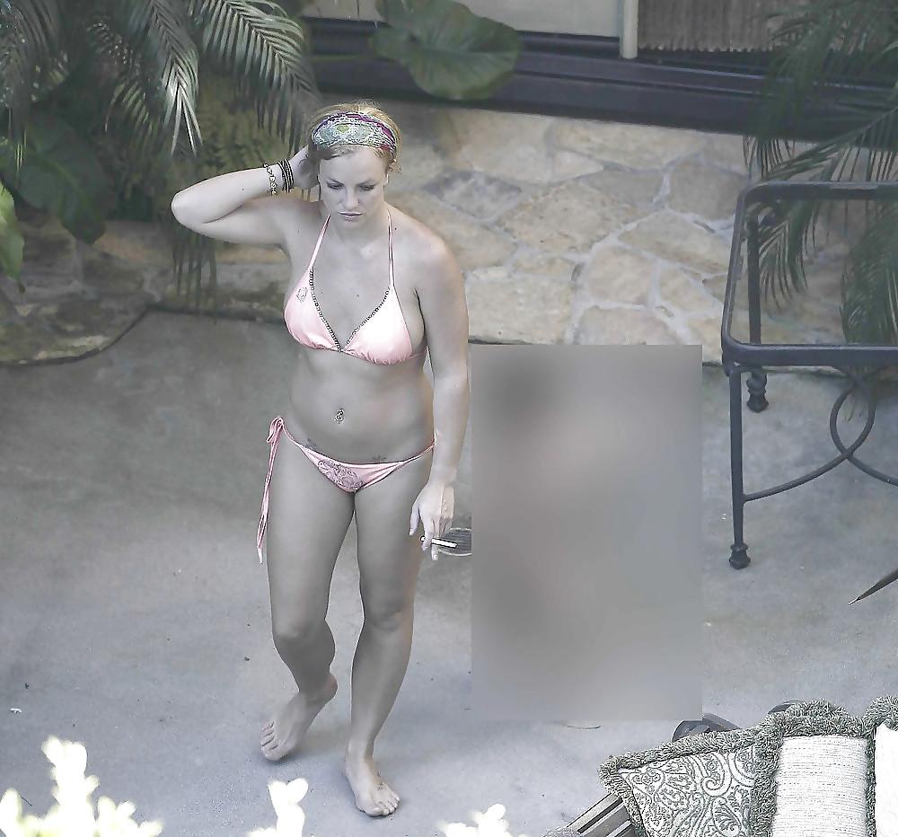 11P BRITNEY SPEARS ASS N FEET TO JERKOFF N CUM OVER