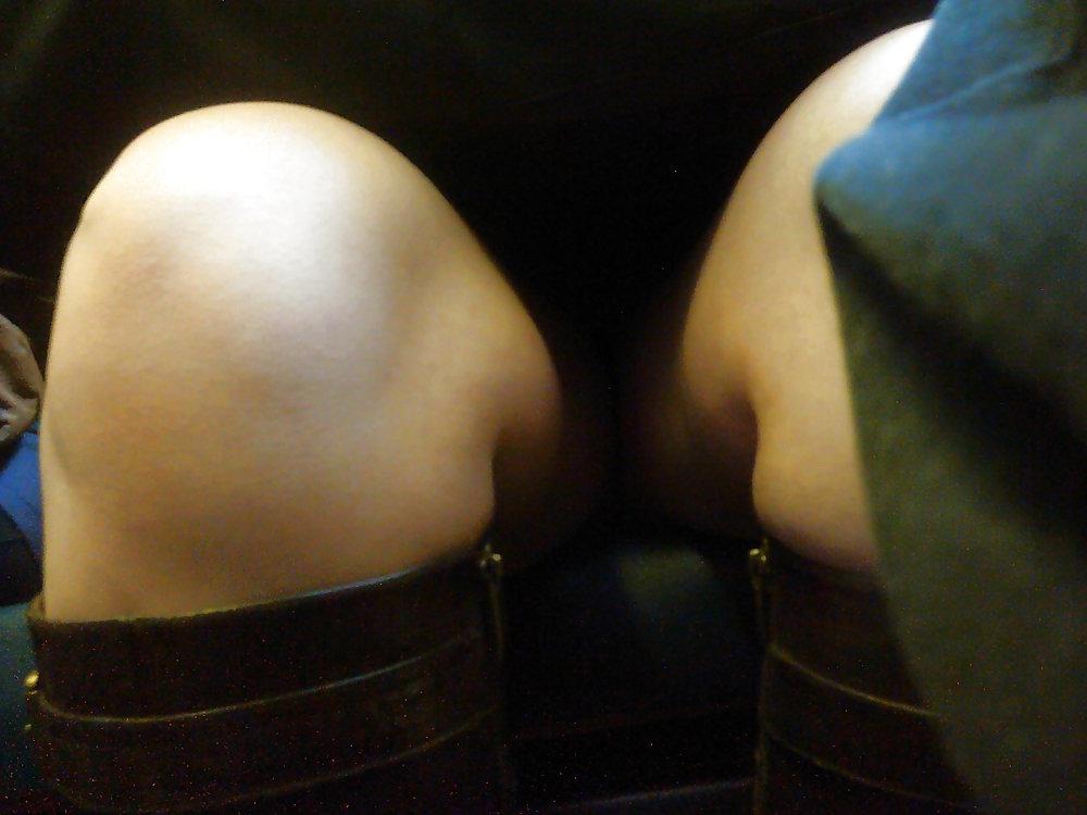25P Lovely thick thighs upskirt girl