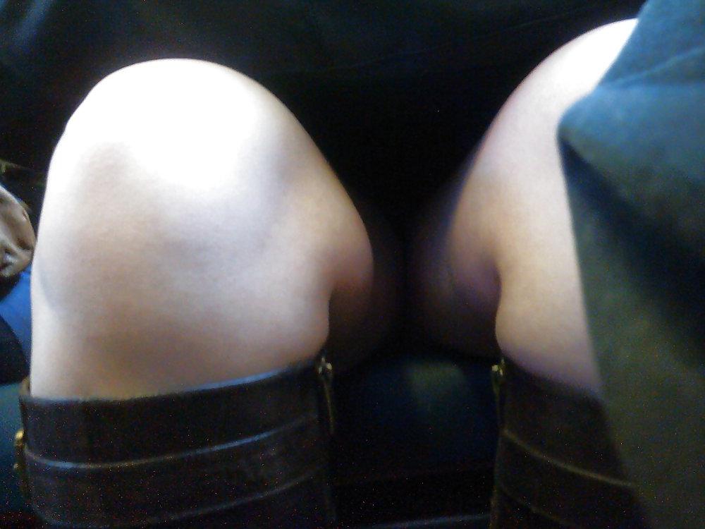 25P Lovely thick thighs upskirt girl