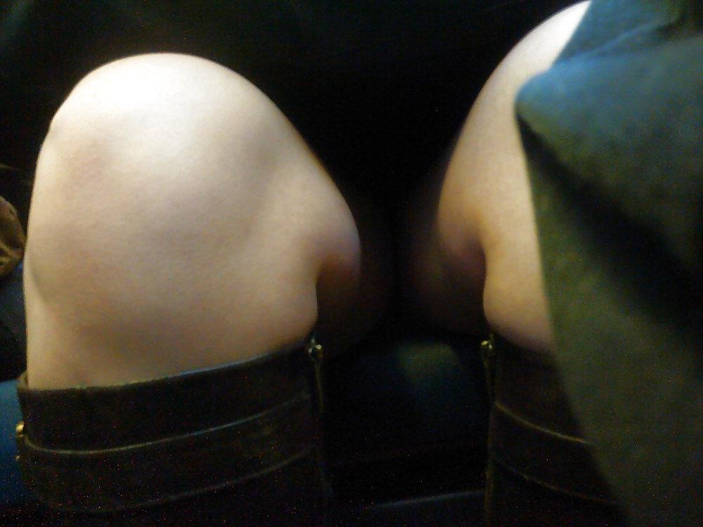 25P Lovely thick thighs upskirt girl