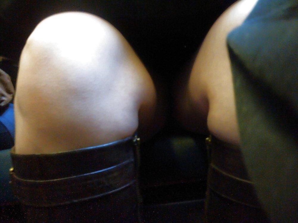 25P Lovely thick thighs upskirt girl