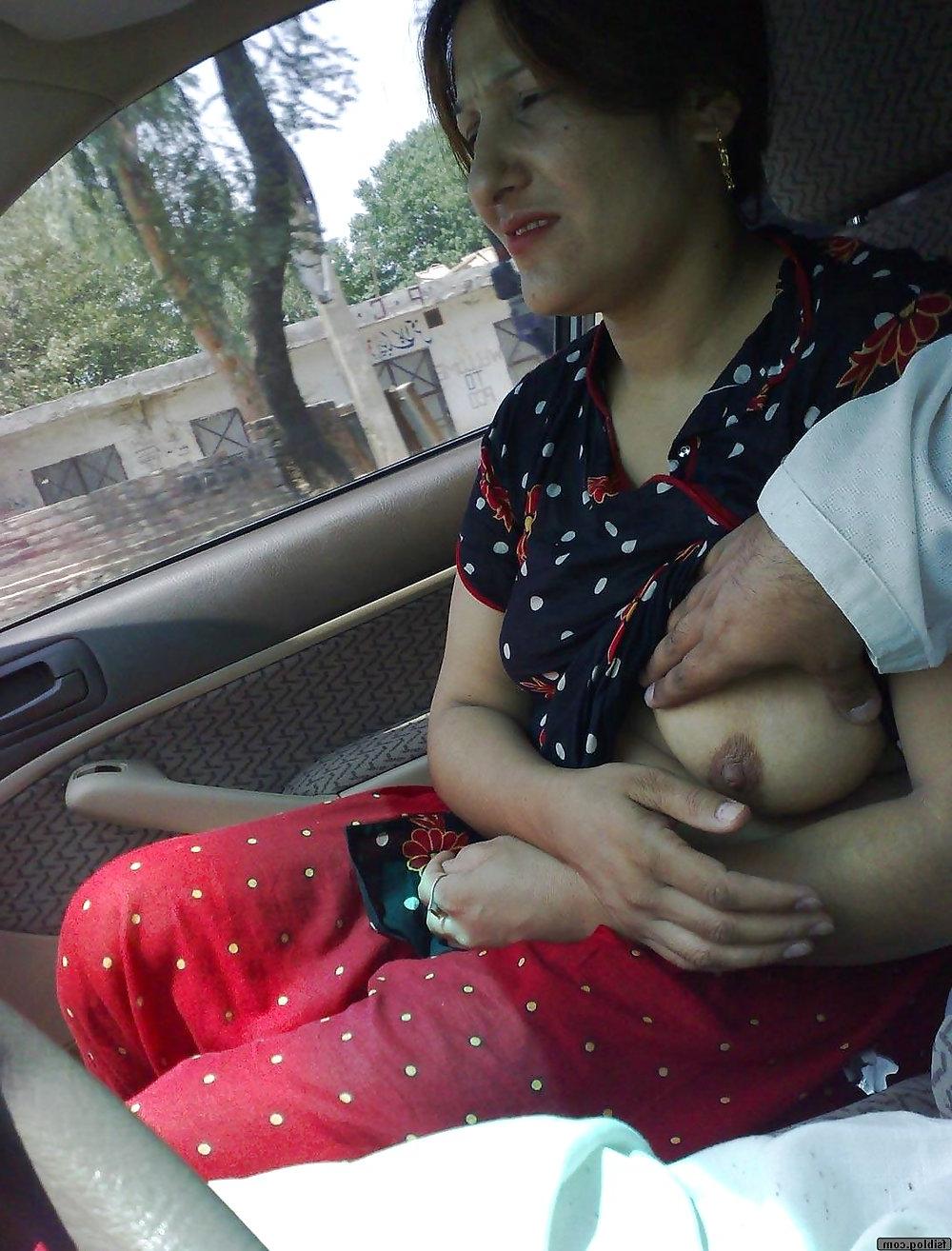 10P Naked Girl In Car