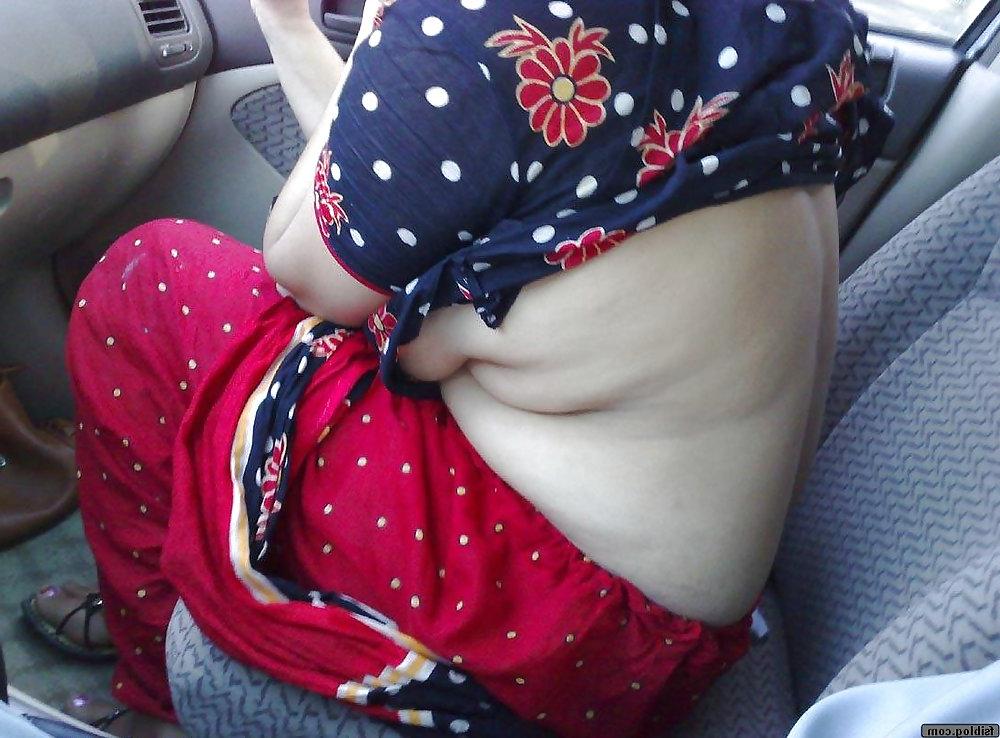 10P Naked Girl In Car