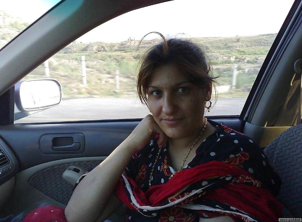 10P Naked Girl In Car