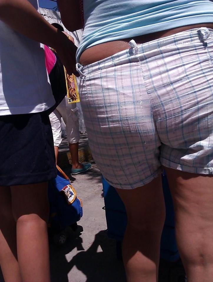 22P Transparentando sus calzones muy buenos veanlo