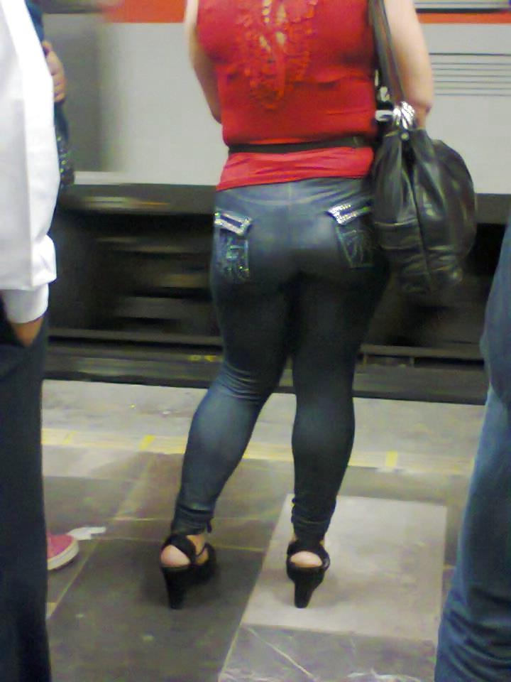 22P Transparentando sus calzones muy buenos veanlo