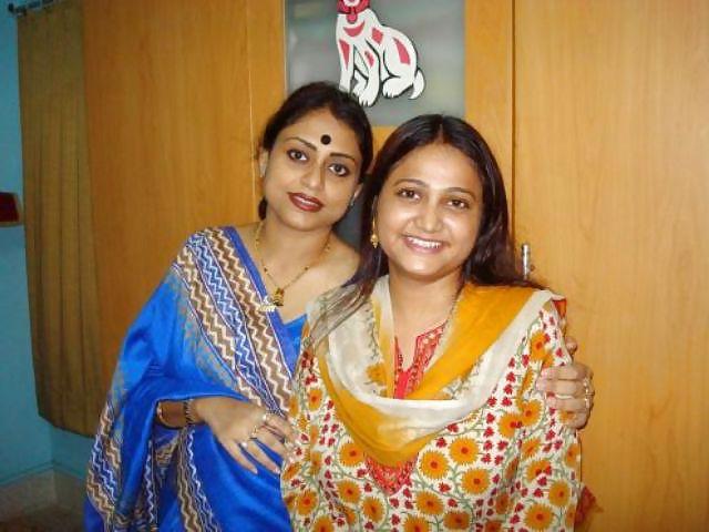 25P Cum All Over Your Indian Aunty - She Might Like It
