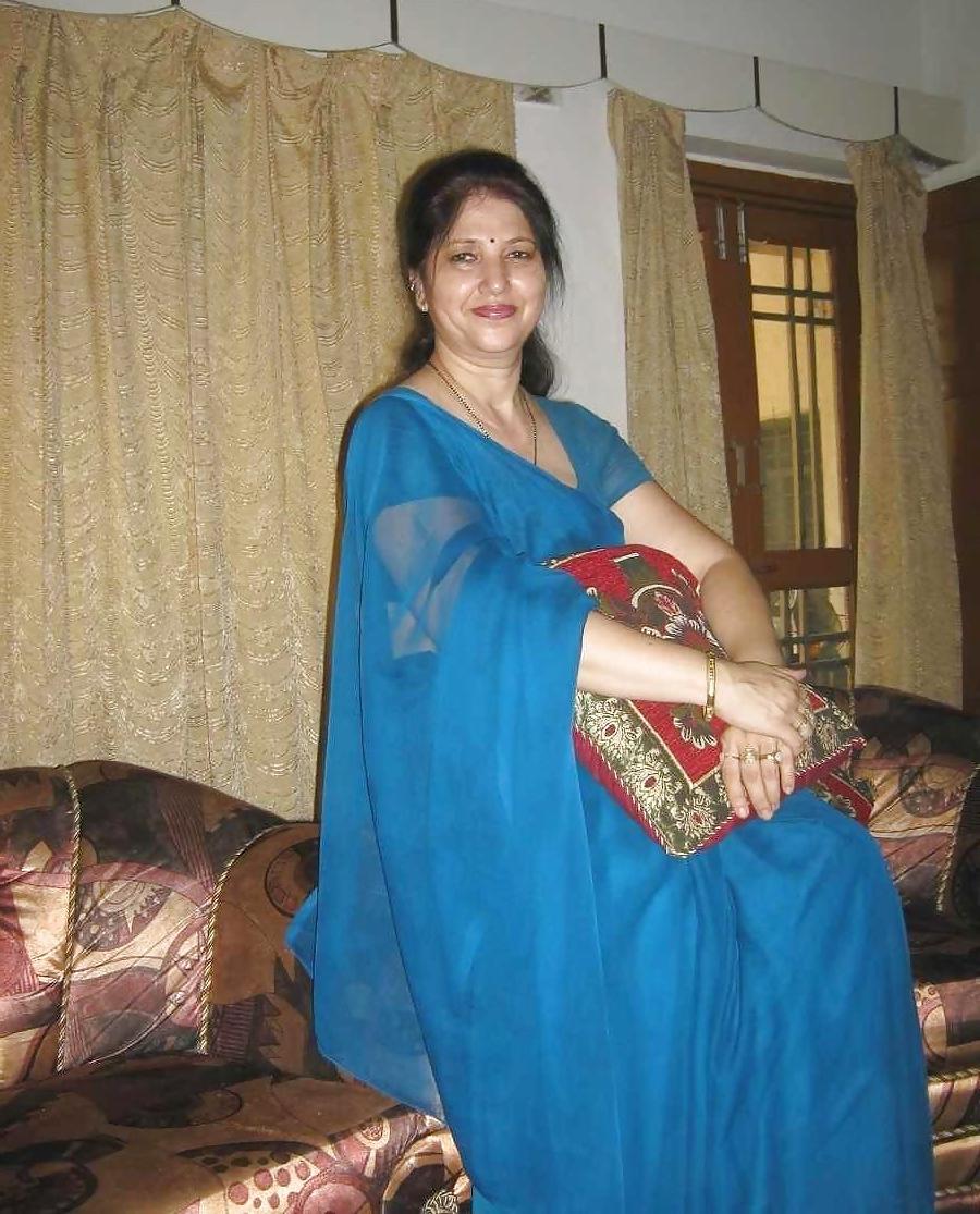 25P Cum All Over Your Indian Aunty - She Might Like It