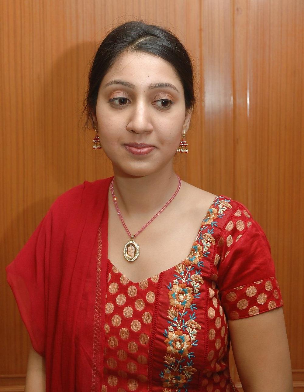 25P Cum All Over Your Indian Aunty - She Might Like It