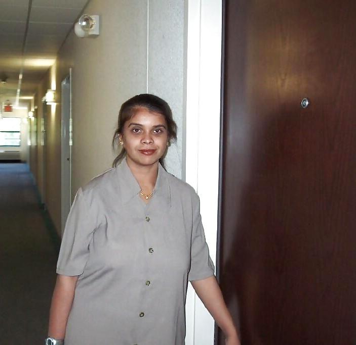 25P Cum All Over Your Indian Aunty - She Might Like It