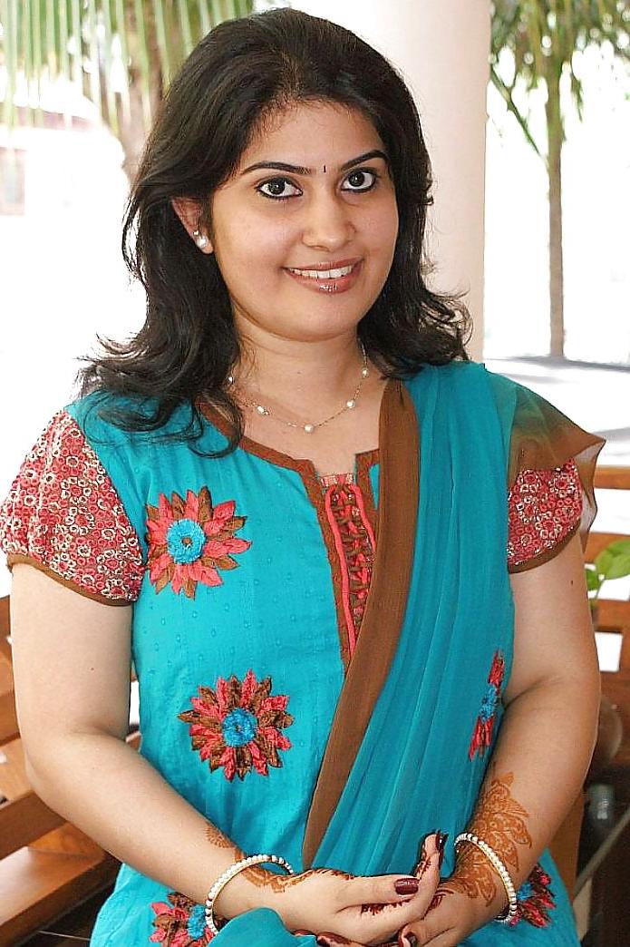 25P Cum All Over Your Indian Aunty - She Might Like It