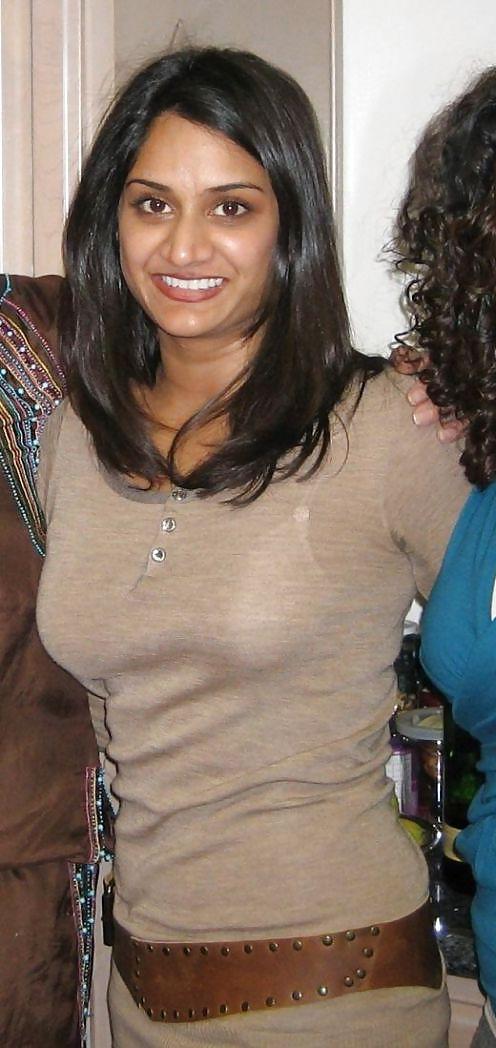 25P Cum All Over Your Indian Aunty - She Might Like It