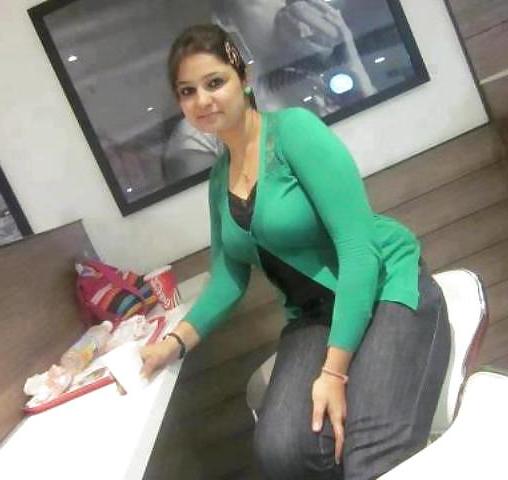 25P Cum All Over Your Indian Aunty - She Might Like It