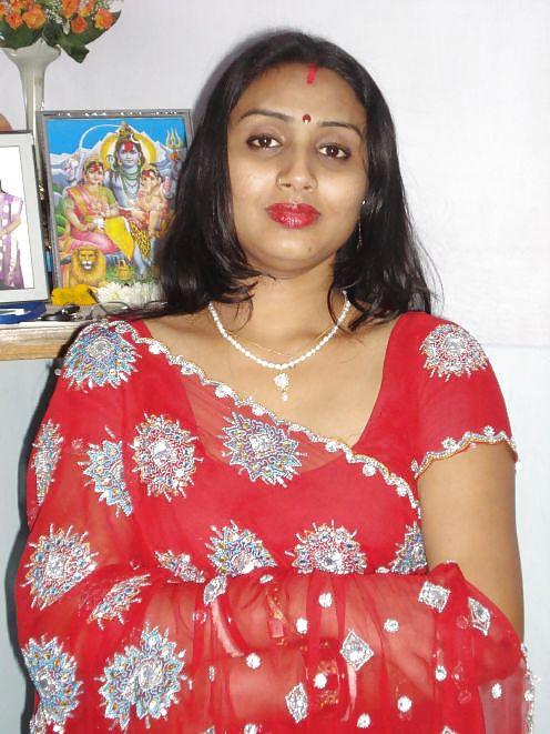 25P Cum All Over Your Indian Aunty - She Might Like It