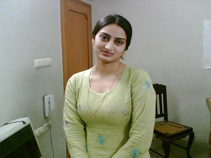 25P Cum All Over Your Indian Aunty - She Might Like It