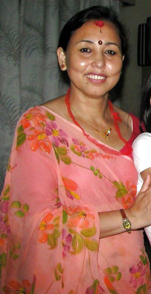25P Cum All Over Your Indian Aunty - She Might Like It